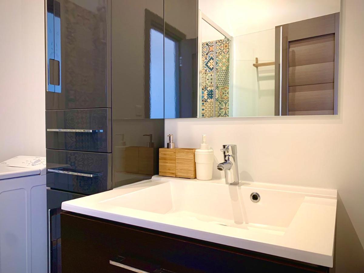 Les Fabuleux Appartements Du Coeur De Ville - Place Victor Hugo Безансон Екстериор снимка