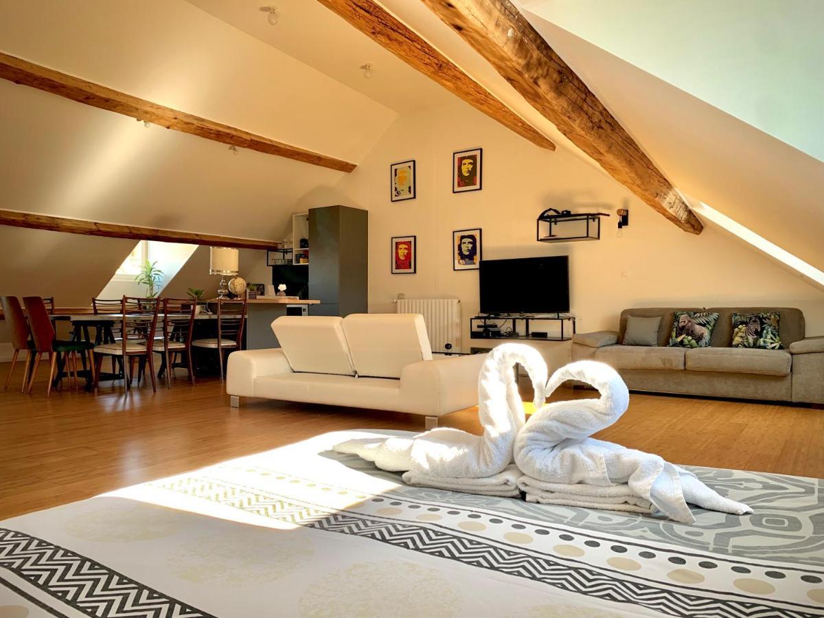 Les Fabuleux Appartements Du Coeur De Ville - Place Victor Hugo Безансон Екстериор снимка
