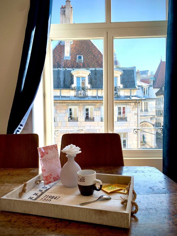 Les Fabuleux Appartements Du Coeur De Ville - Place Victor Hugo Безансон Екстериор снимка