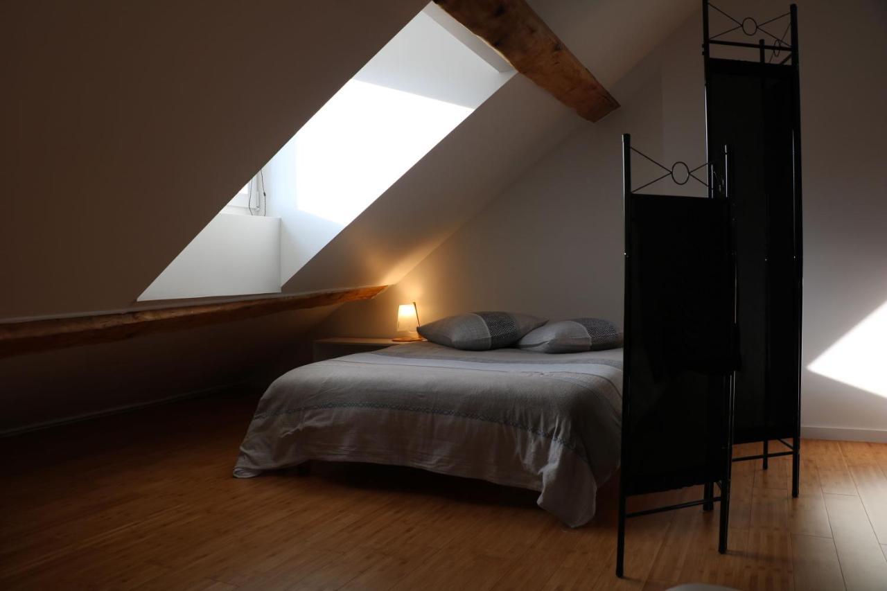 Les Fabuleux Appartements Du Coeur De Ville - Place Victor Hugo Безансон Екстериор снимка
