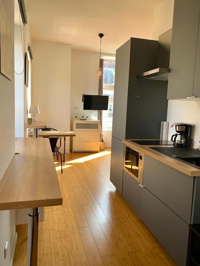 Les Fabuleux Appartements Du Coeur De Ville - Place Victor Hugo Безансон Екстериор снимка