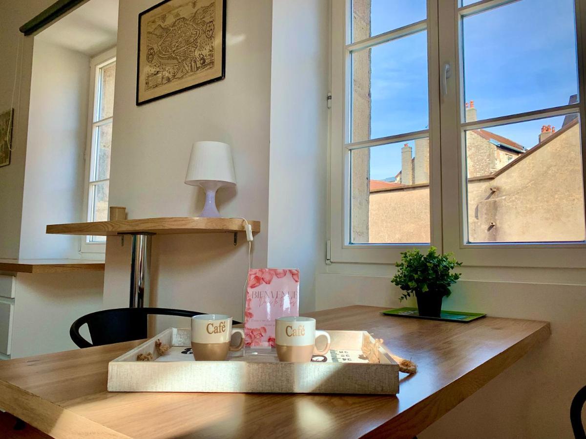 Les Fabuleux Appartements Du Coeur De Ville - Place Victor Hugo Безансон Екстериор снимка