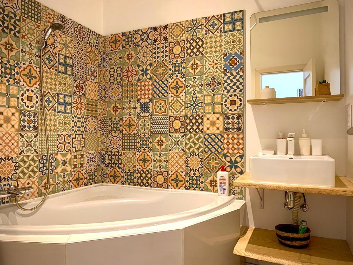 Les Fabuleux Appartements Du Coeur De Ville - Place Victor Hugo Безансон Екстериор снимка