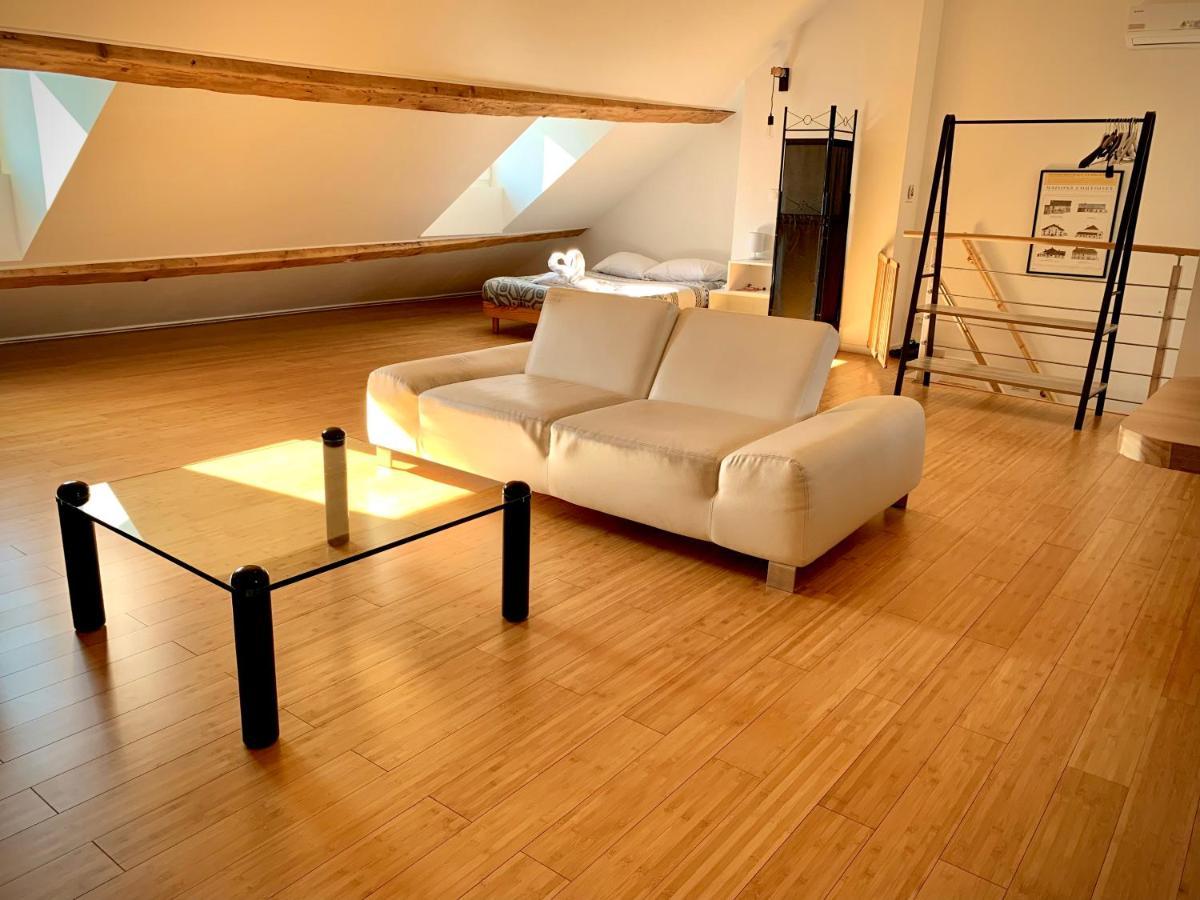 Les Fabuleux Appartements Du Coeur De Ville - Place Victor Hugo Безансон Екстериор снимка