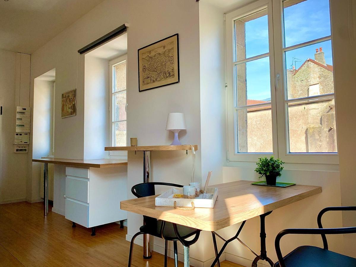 Les Fabuleux Appartements Du Coeur De Ville - Place Victor Hugo Безансон Екстериор снимка