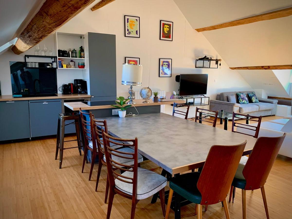 Les Fabuleux Appartements Du Coeur De Ville - Place Victor Hugo Безансон Екстериор снимка