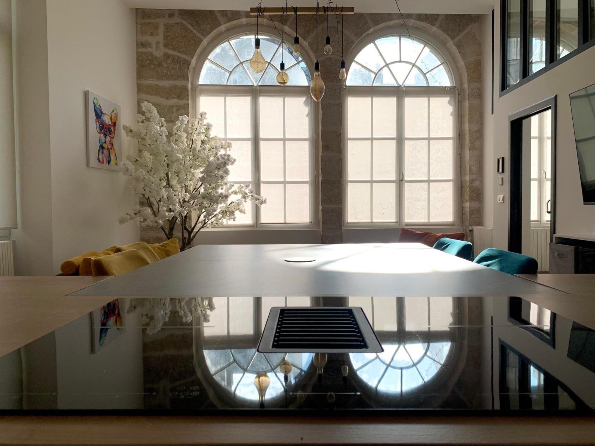 Les Fabuleux Appartements Du Coeur De Ville - Place Victor Hugo Безансон Екстериор снимка