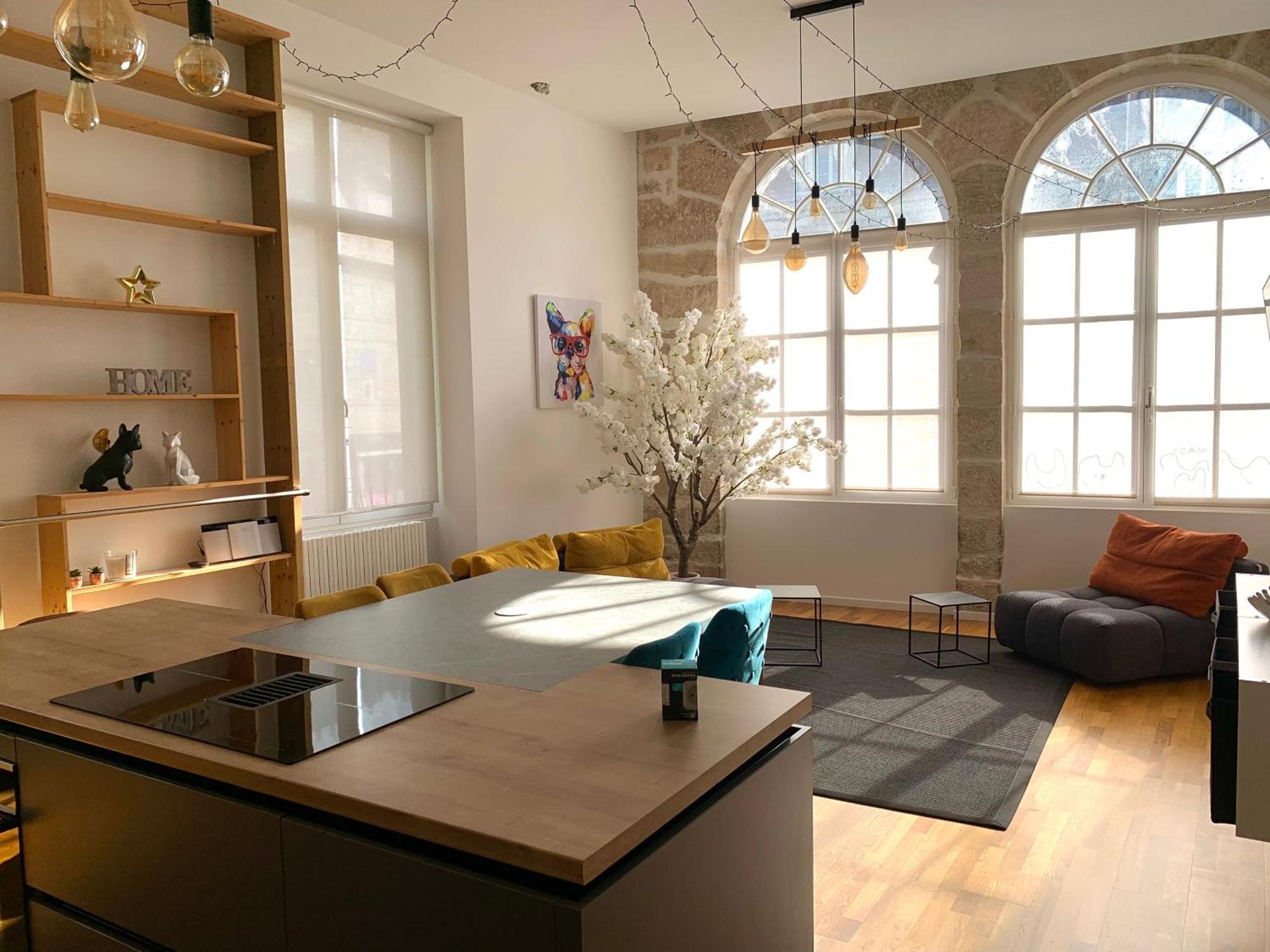 Les Fabuleux Appartements Du Coeur De Ville - Place Victor Hugo Безансон Екстериор снимка