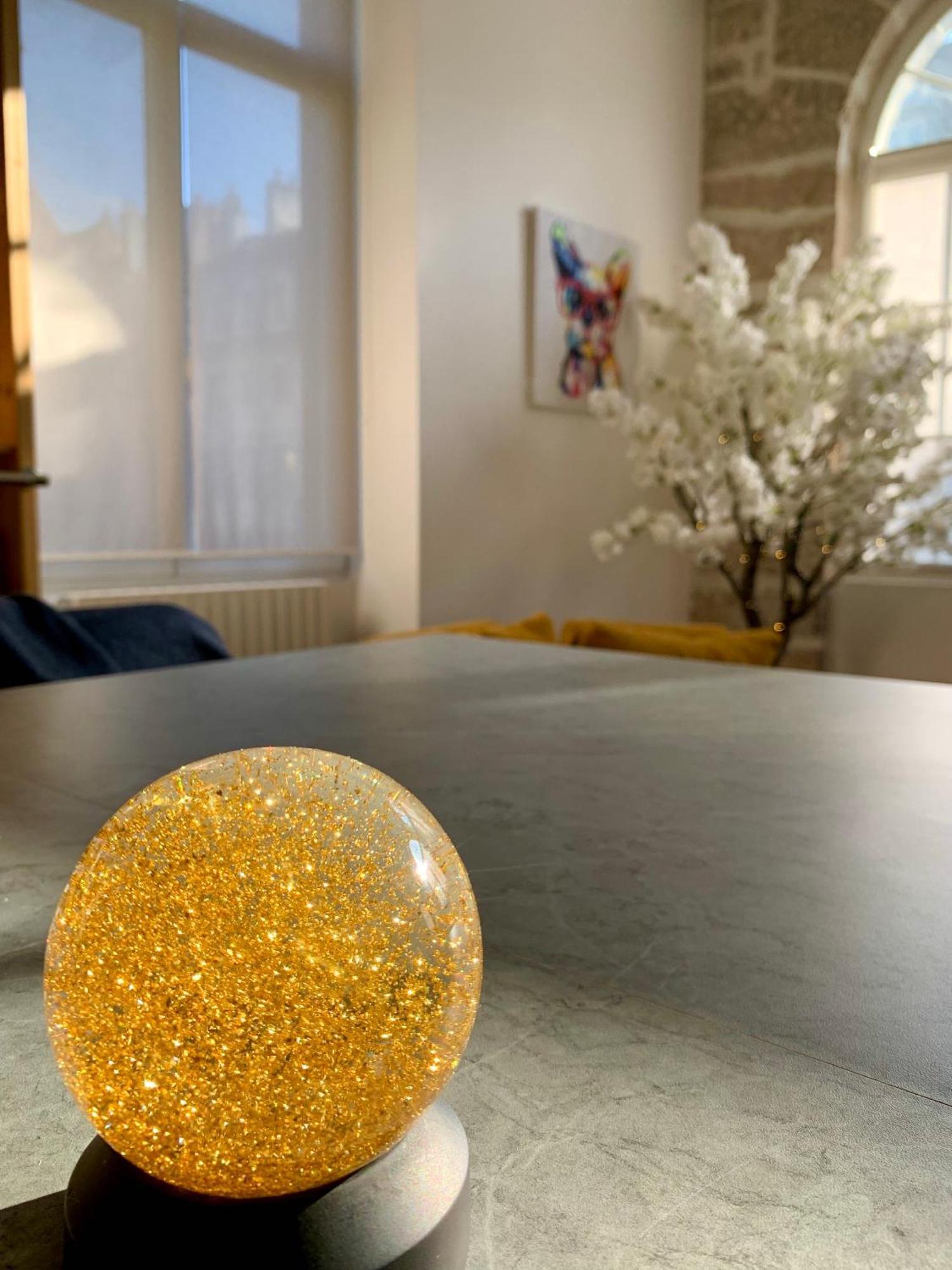 Les Fabuleux Appartements Du Coeur De Ville - Place Victor Hugo Безансон Екстериор снимка